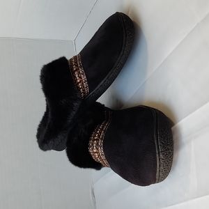 Isotoner Slipper Faux Fur lined Black Size 6.5-7